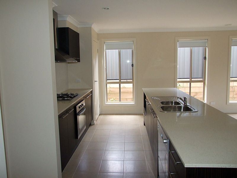 42 Victoria Place, Pakenham VIC 3810