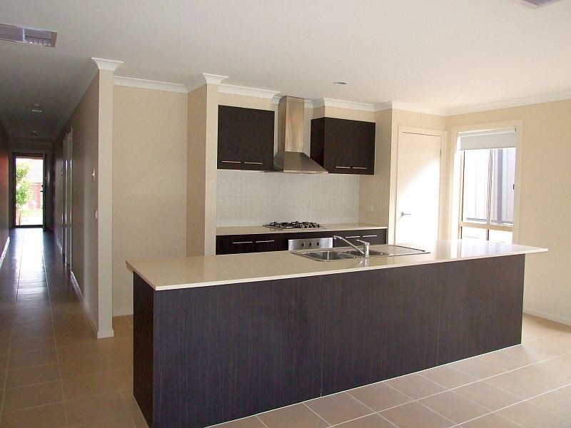 42 Victoria Place, Pakenham VIC 3810