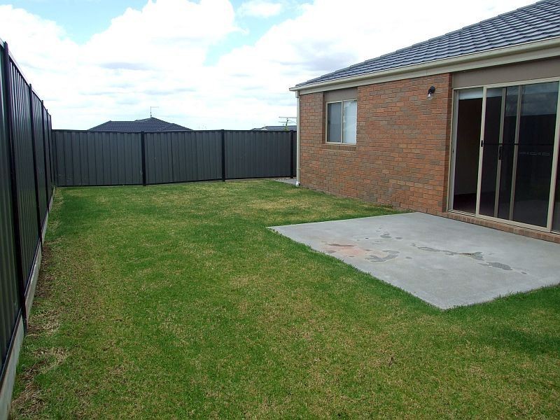 42 Victoria Place, Pakenham VIC 3810