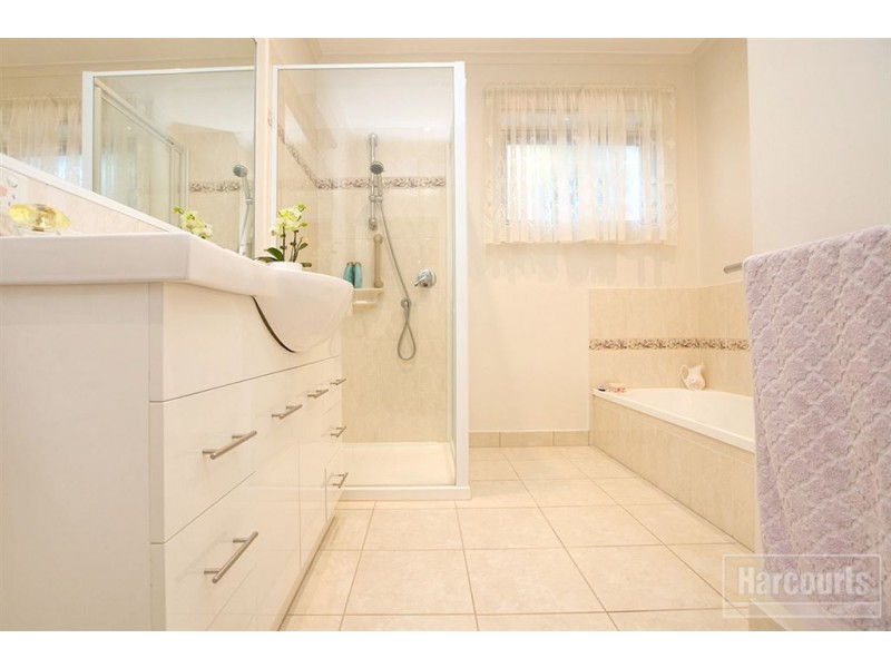 18 Singleton Drive, Mulgrave VIC 3170