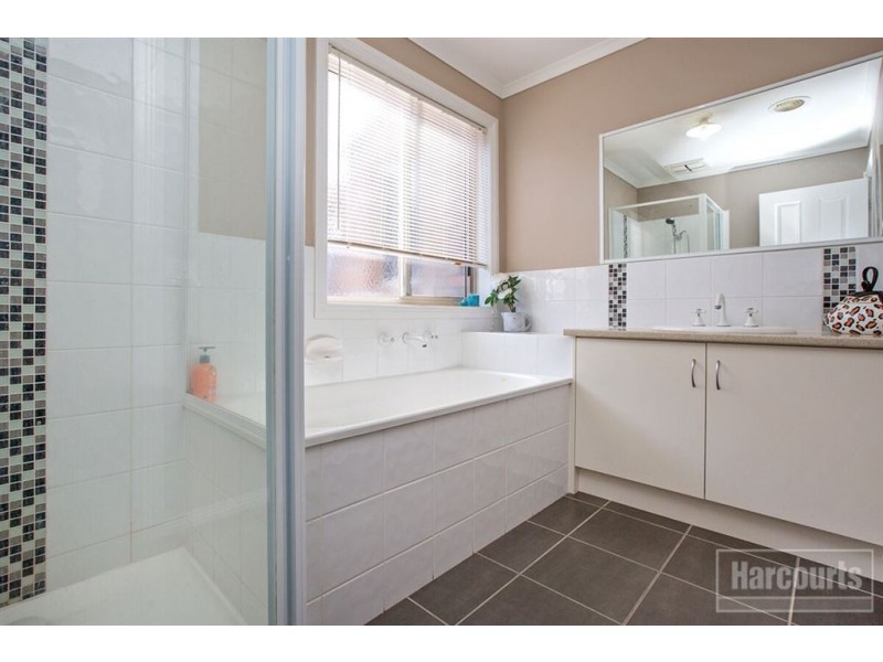 37 Meaby Drive, Pakenham VIC 3810