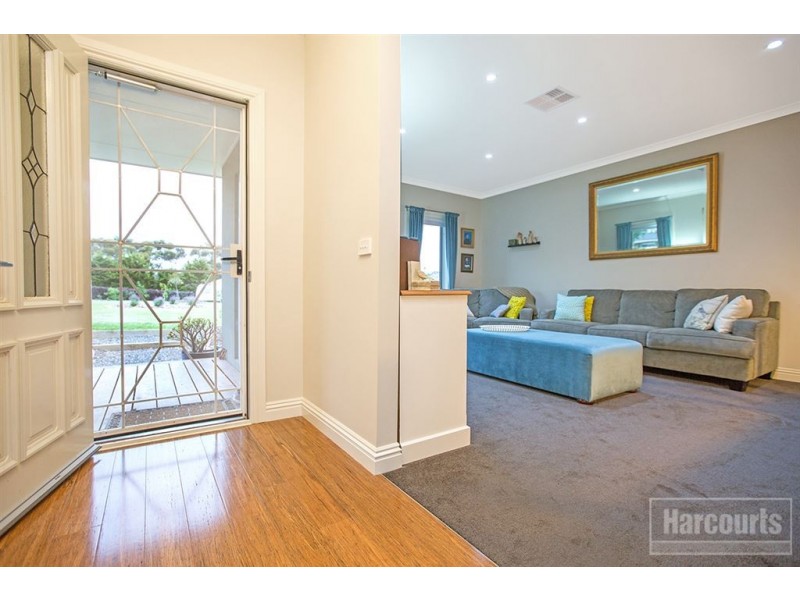 36 Pinehill Drive, Pakenham VIC 3810