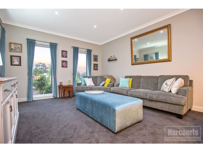 36 Pinehill Drive, Pakenham VIC 3810