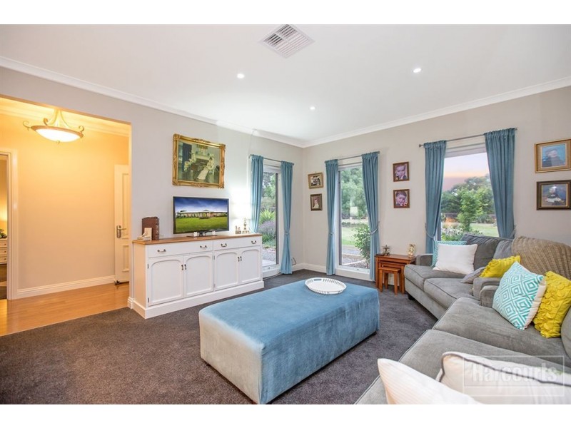 36 Pinehill Drive, Pakenham VIC 3810