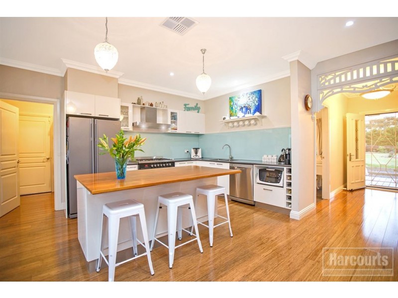 36 Pinehill Drive, Pakenham VIC 3810