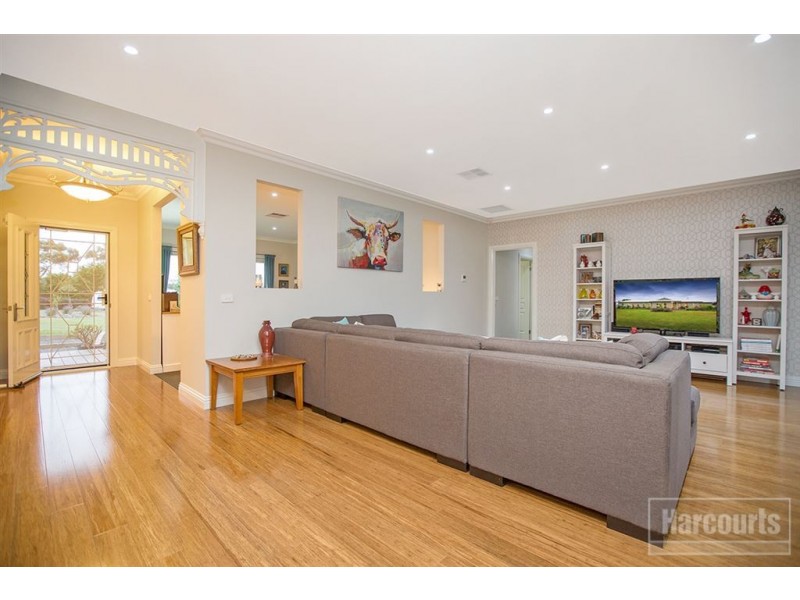 36 Pinehill Drive, Pakenham VIC 3810