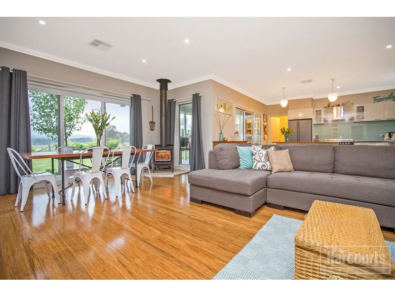 36 Pinehill Drive, Pakenham VIC 3810