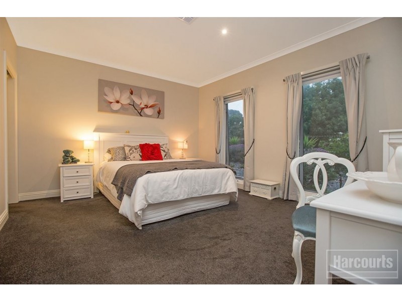 36 Pinehill Drive, Pakenham VIC 3810