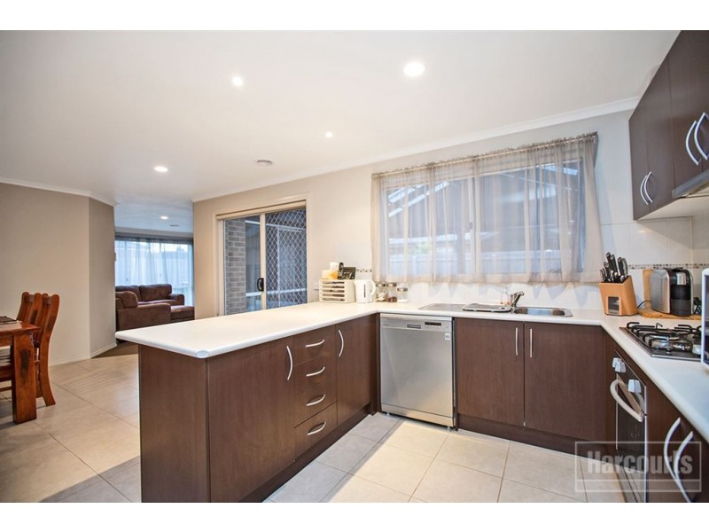 6 Cerreto Mews, Pakenham VIC 3810