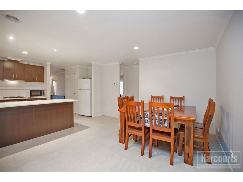 6 Cerreto Mews, Pakenham VIC 3810