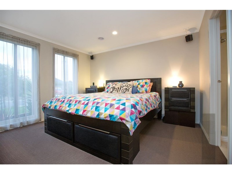 6 Cerreto Mews, Pakenham VIC 3810