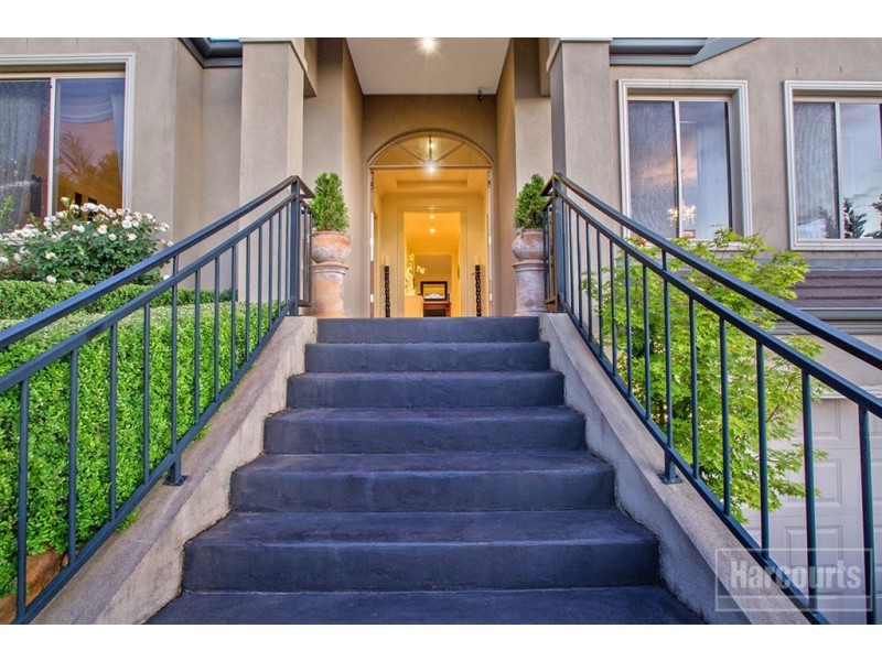 16 Highland Drive, Pakenham VIC 3810