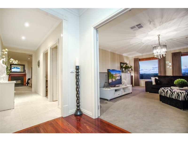 16 Highland Drive, Pakenham VIC 3810