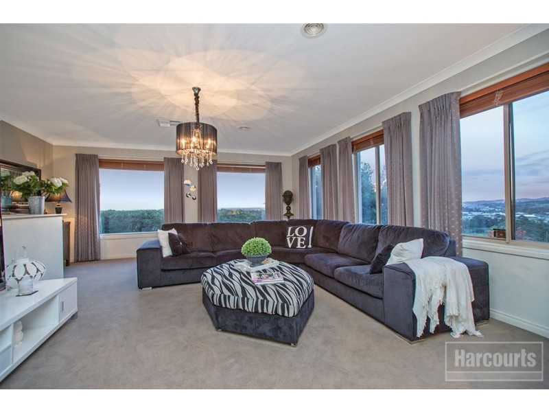 16 Highland Drive, Pakenham VIC 3810