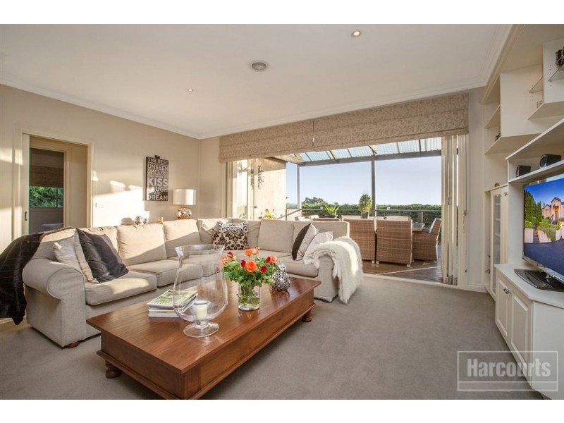 16 Highland Drive, Pakenham VIC 3810