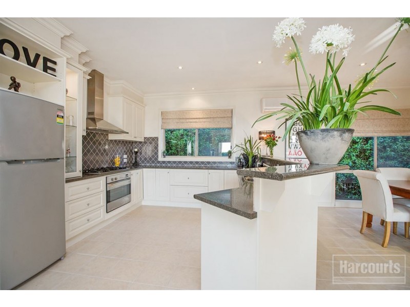 16 Highland Drive, Pakenham VIC 3810