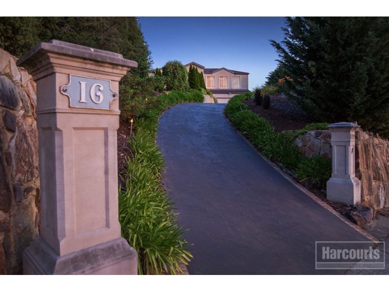 16 Highland Drive, Pakenham VIC 3810