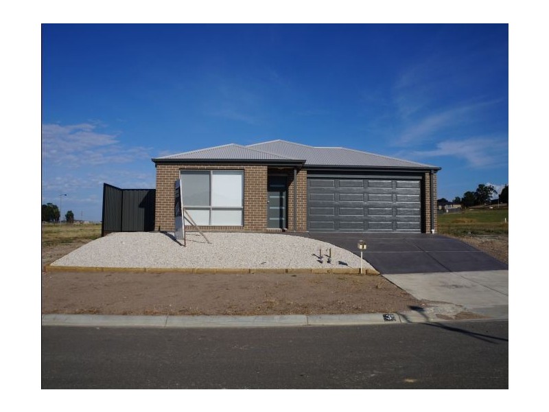 3 Pointer Drive, Pakenham VIC 3810