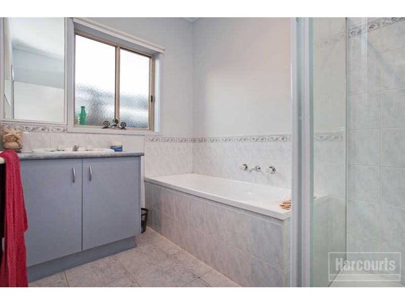 61 Jarryd Crescent, Berwick VIC 3806