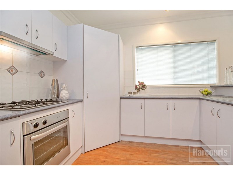 6 St Leonard Way, Pakenham VIC 3810