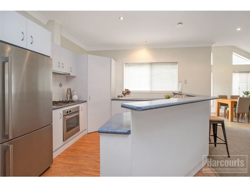 6 St Leonard Way, Pakenham VIC 3810
