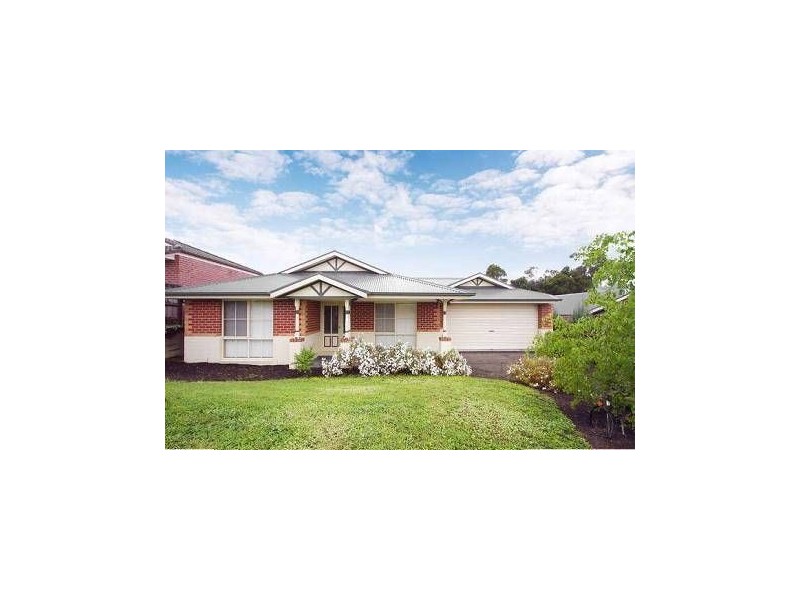 32 Ben Drive, Pakenham VIC 3810