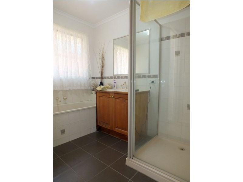 32 Ben Drive, Pakenham VIC 3810