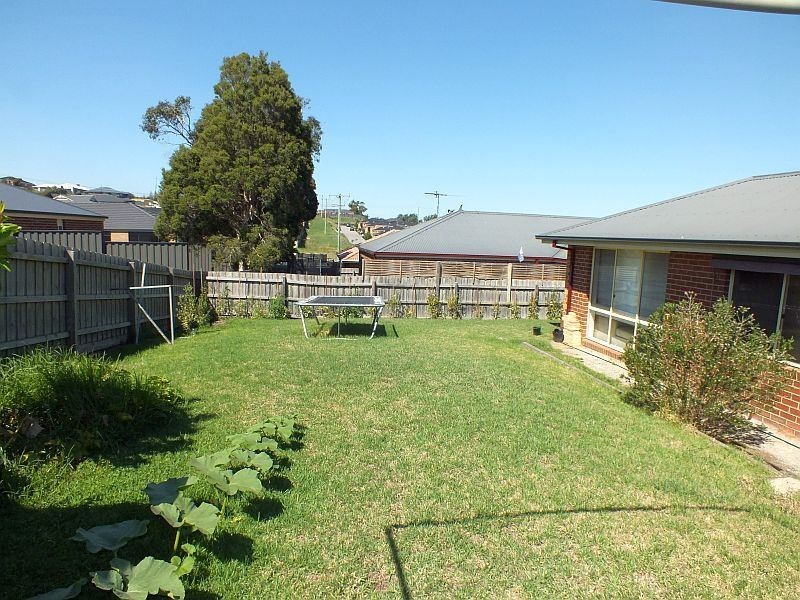 32 Ben Drive, Pakenham VIC 3810