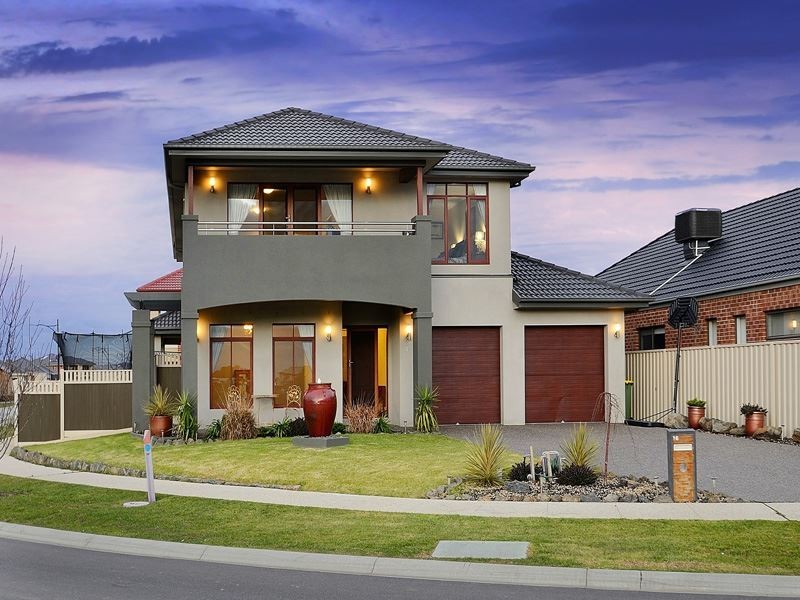 16 Ashford Drive, Pakenham VIC 3810