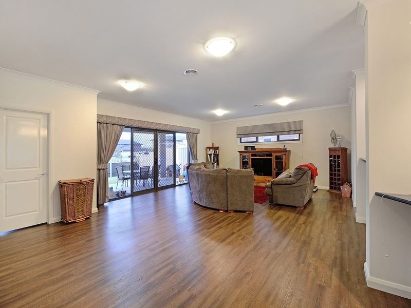 16 Ashford Drive, Pakenham VIC 3810