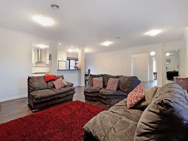 16 Ashford Drive, Pakenham VIC 3810