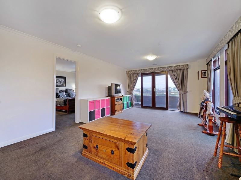 16 Ashford Drive, Pakenham VIC 3810