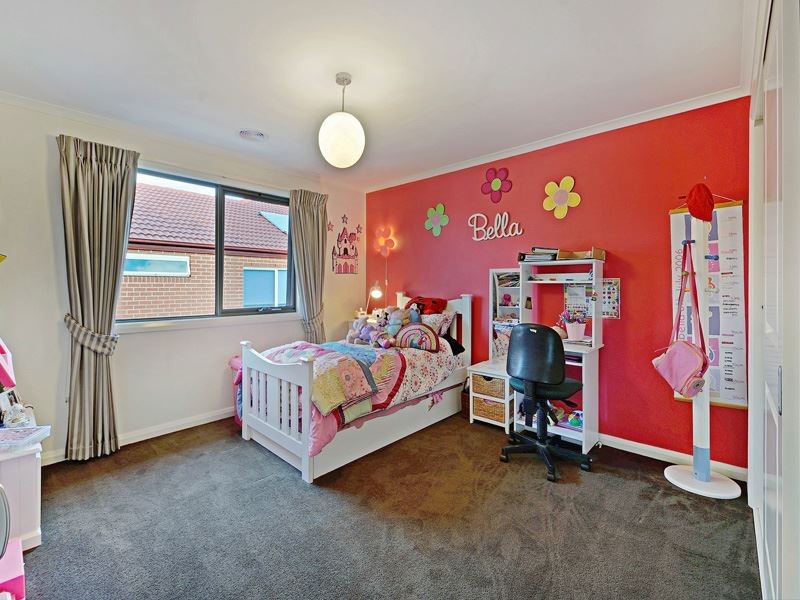 16 Ashford Drive, Pakenham VIC 3810