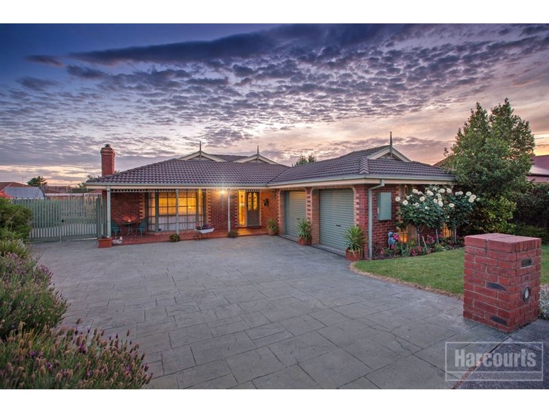 13 Sheffield Close, Pakenham VIC 3810