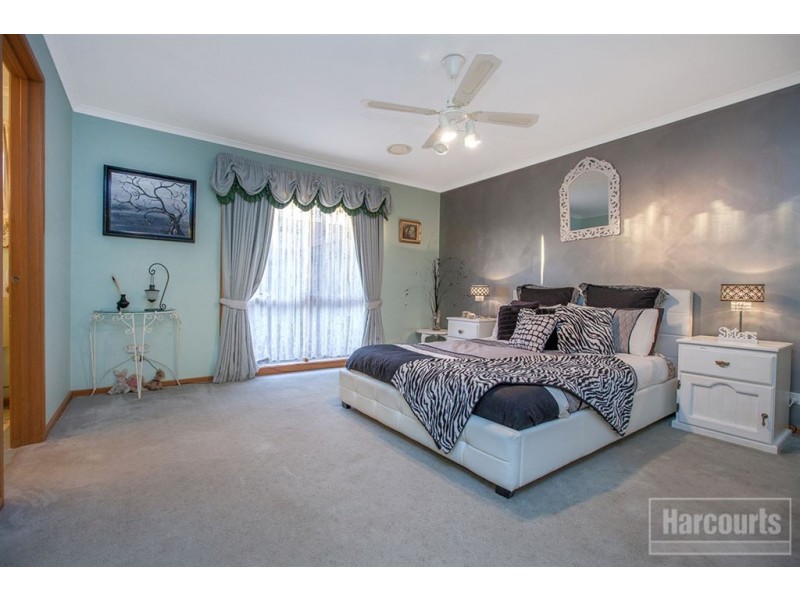 13 Sheffield Close, Pakenham VIC 3810