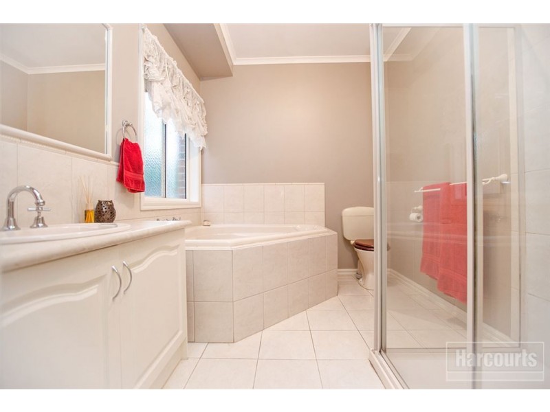 11 Banks Road, Pakenham VIC 3810