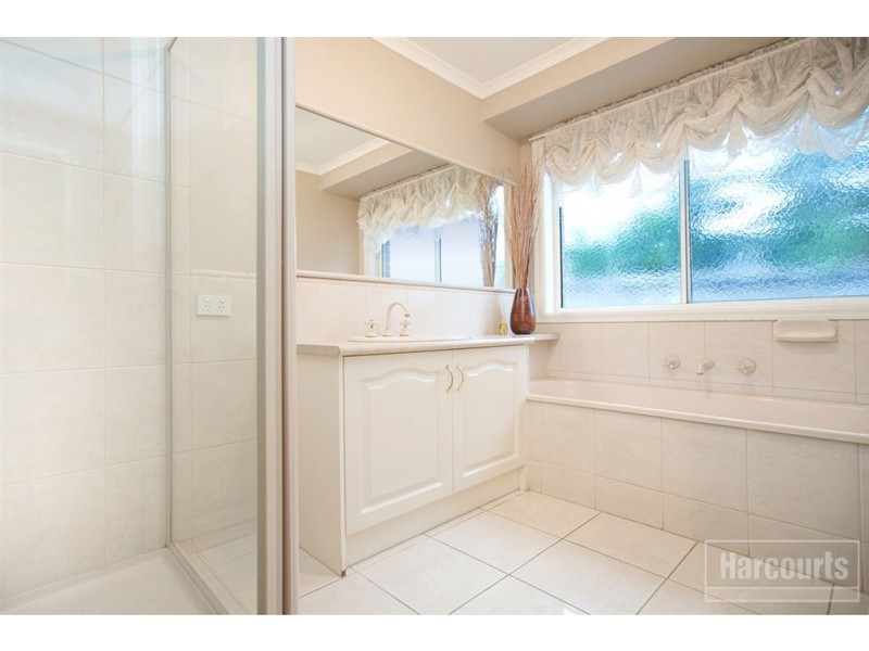 11 Banks Road, Pakenham VIC 3810