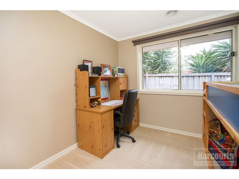 11 Banks Road, Pakenham VIC 3810