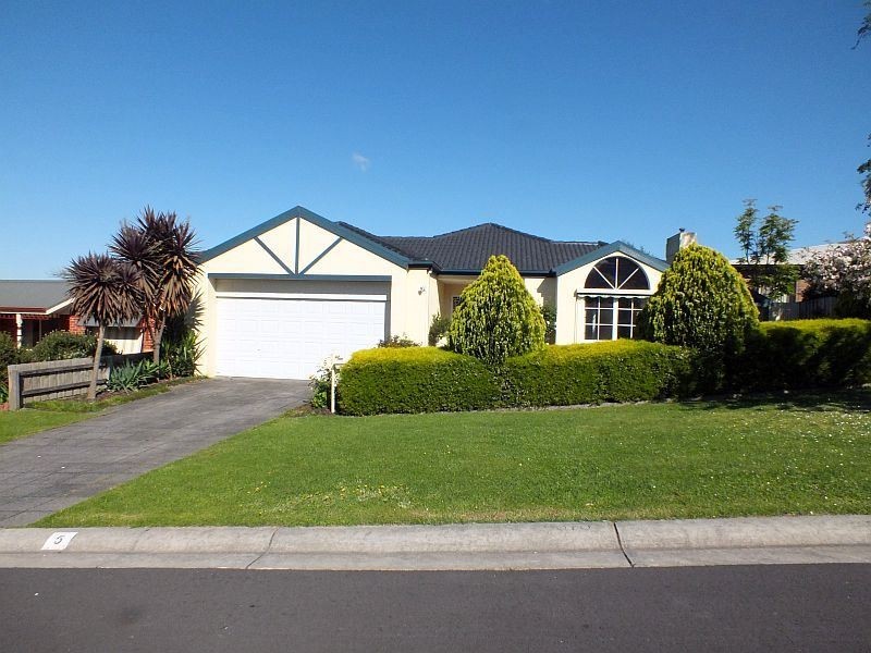 5 McCaffery Rise, Pakenham VIC 3810