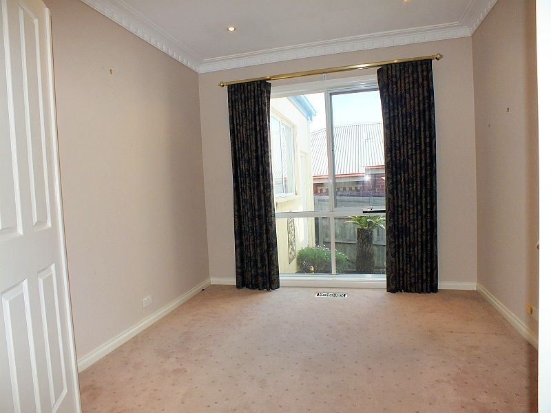 5 McCaffery Rise, Pakenham VIC 3810