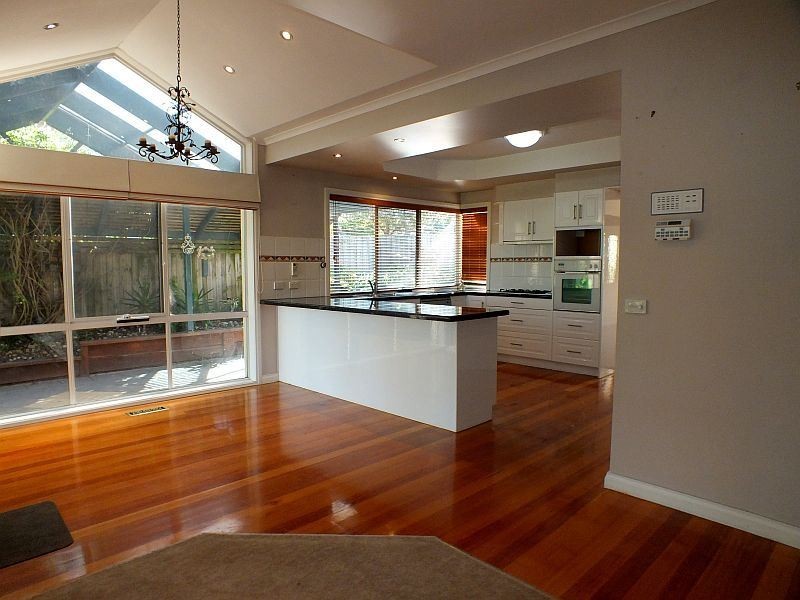 5 McCaffery Rise, Pakenham VIC 3810