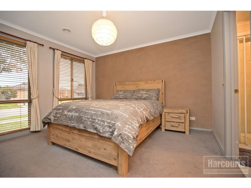 36 Sallybrook Circuit, Narre Warren VIC 3805