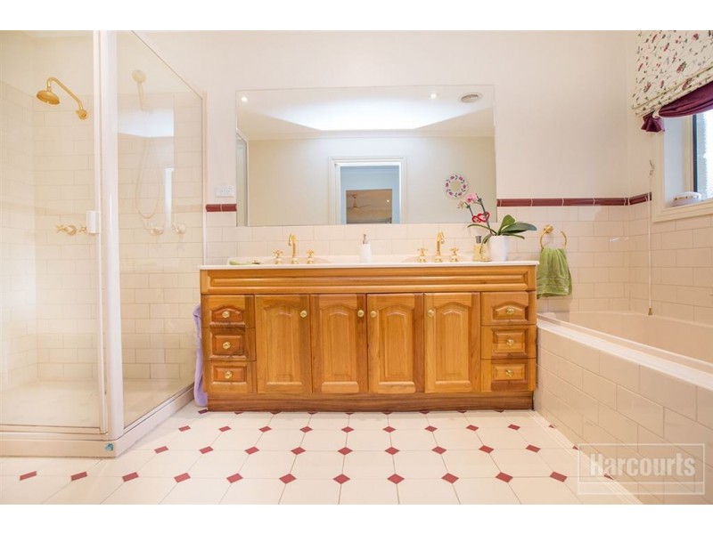 64 Fieldstone Boulevard, Beaconsfield VIC 3807