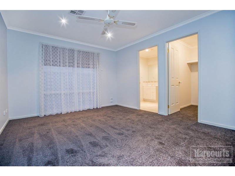 23 Geebung Road, Cranbourne West VIC 3977