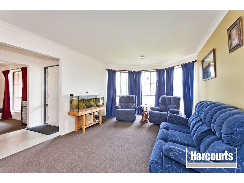 6 Mikasa Place, Pakenham VIC 3810