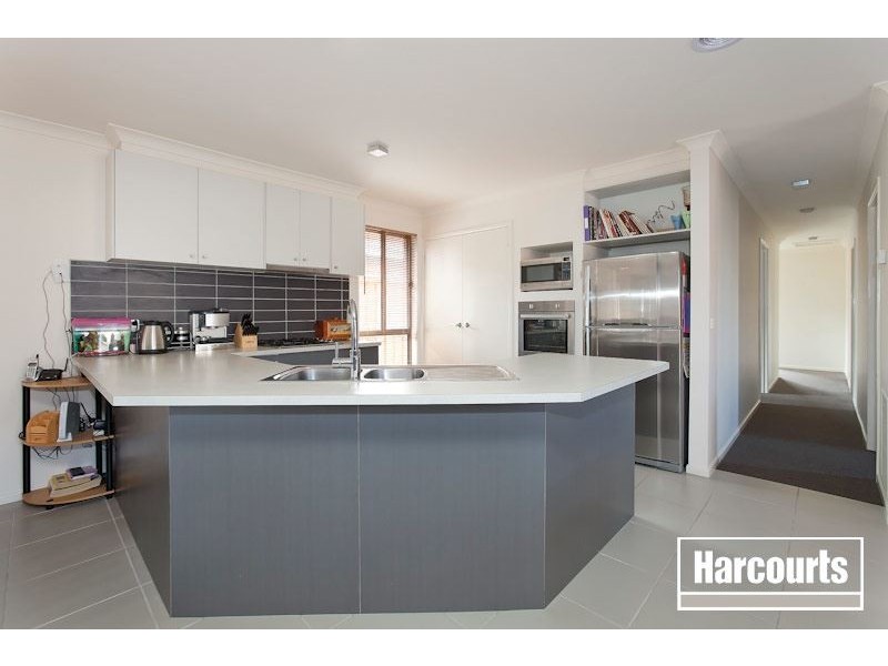 6 Mikasa Place, Pakenham VIC 3810