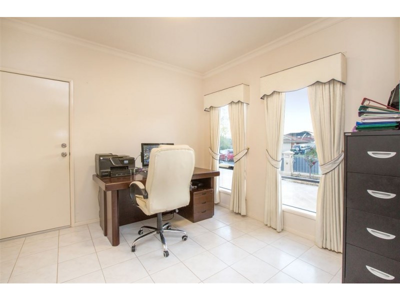 8 Strickland Court, Pakenham VIC 3810