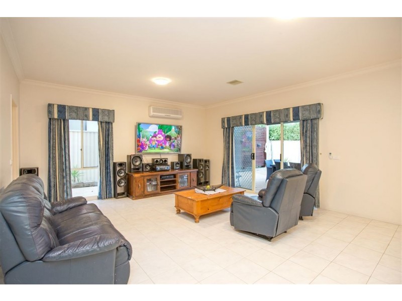 8 Strickland Court, Pakenham VIC 3810