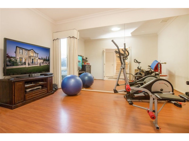 8 Strickland Court, Pakenham VIC 3810