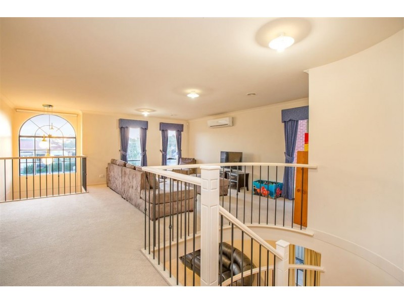 8 Strickland Court, Pakenham VIC 3810